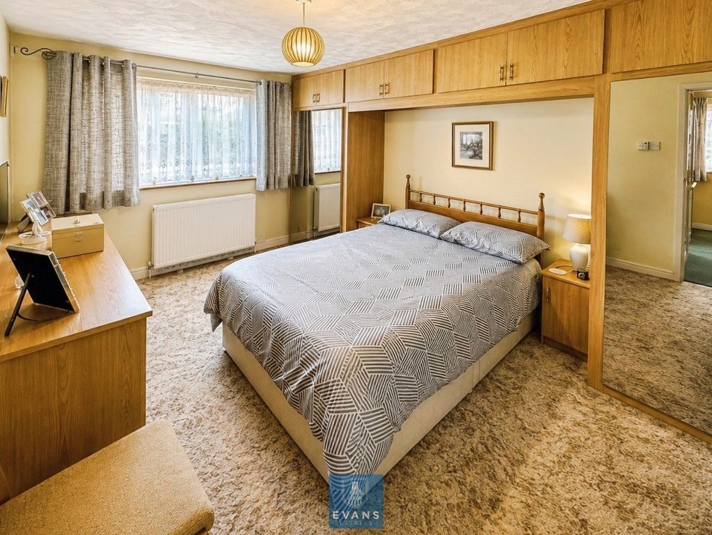 Property photo 2 of 10 Bedroom