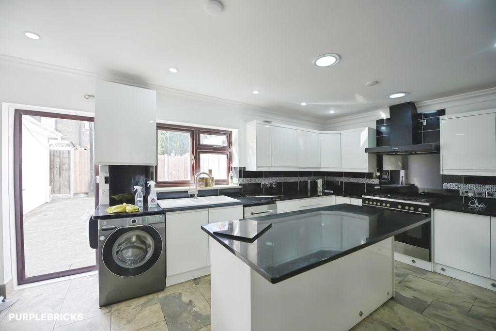 Property photo 1 of 34