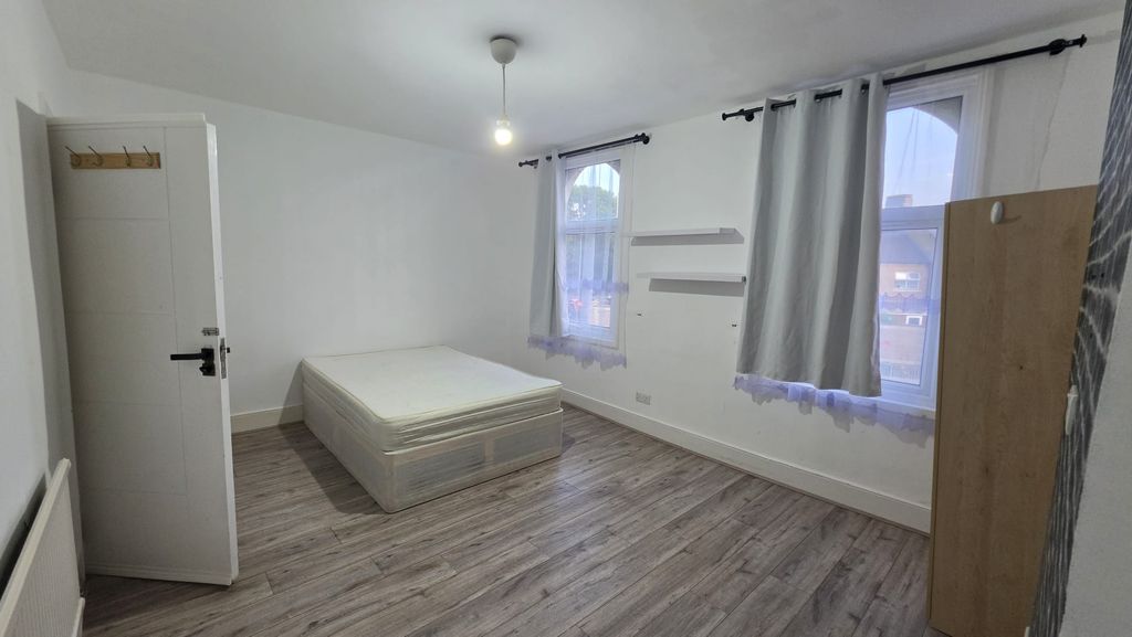 Property photo 3 of 4