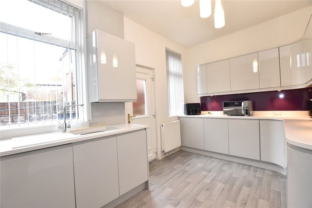 Property photo 3 of 17 Picture No. 30