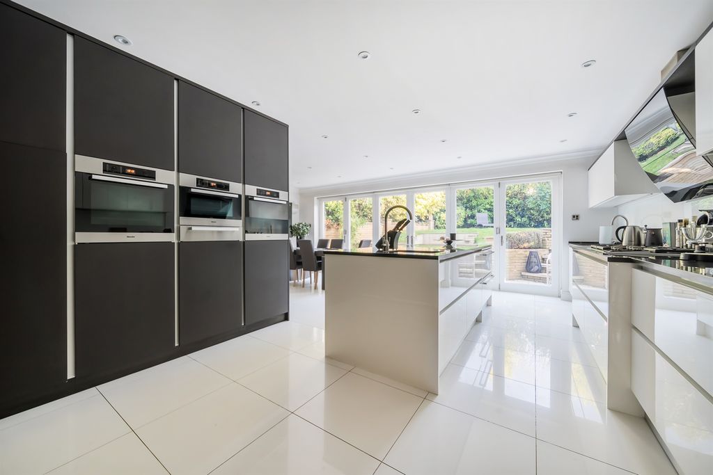 Property photo 3 of 22