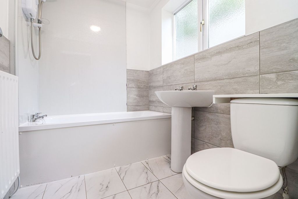 Property photo 3 of 13 Bathroom