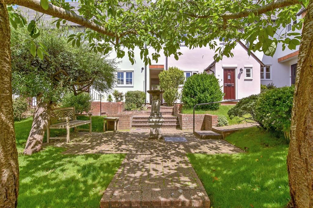 Property photo 2 of 15 Communal Gardens