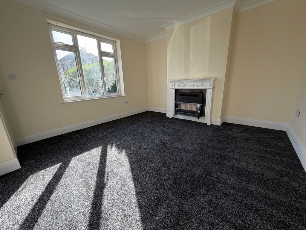 Property photo 2 of 12 Image