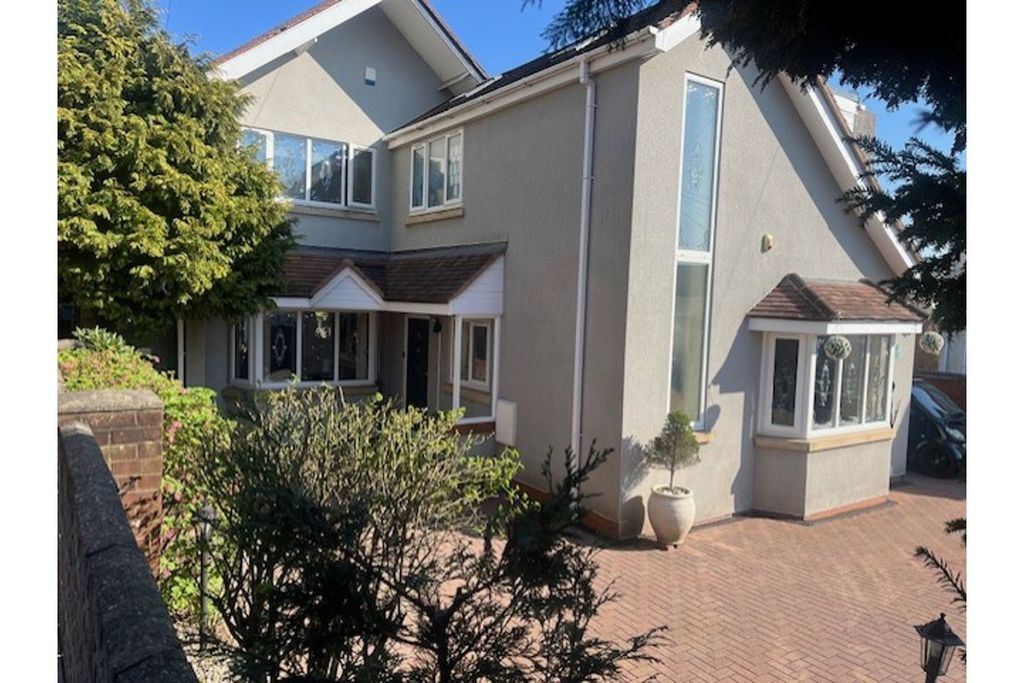 Property photo 2 of 22