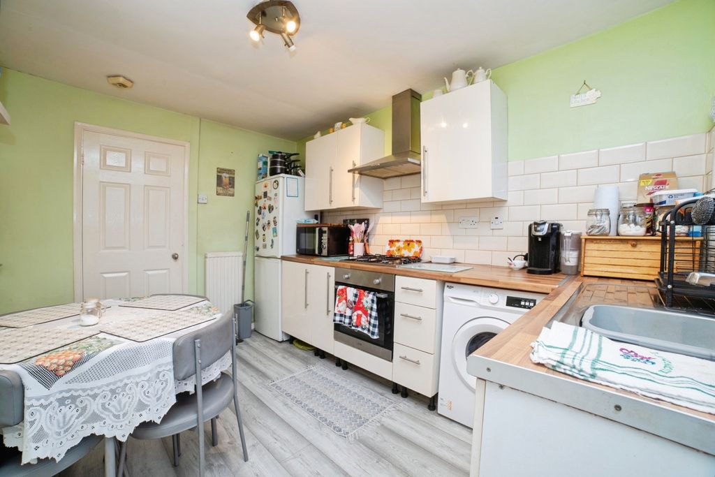 Property photo 3 of 18 Kitchen-Diner