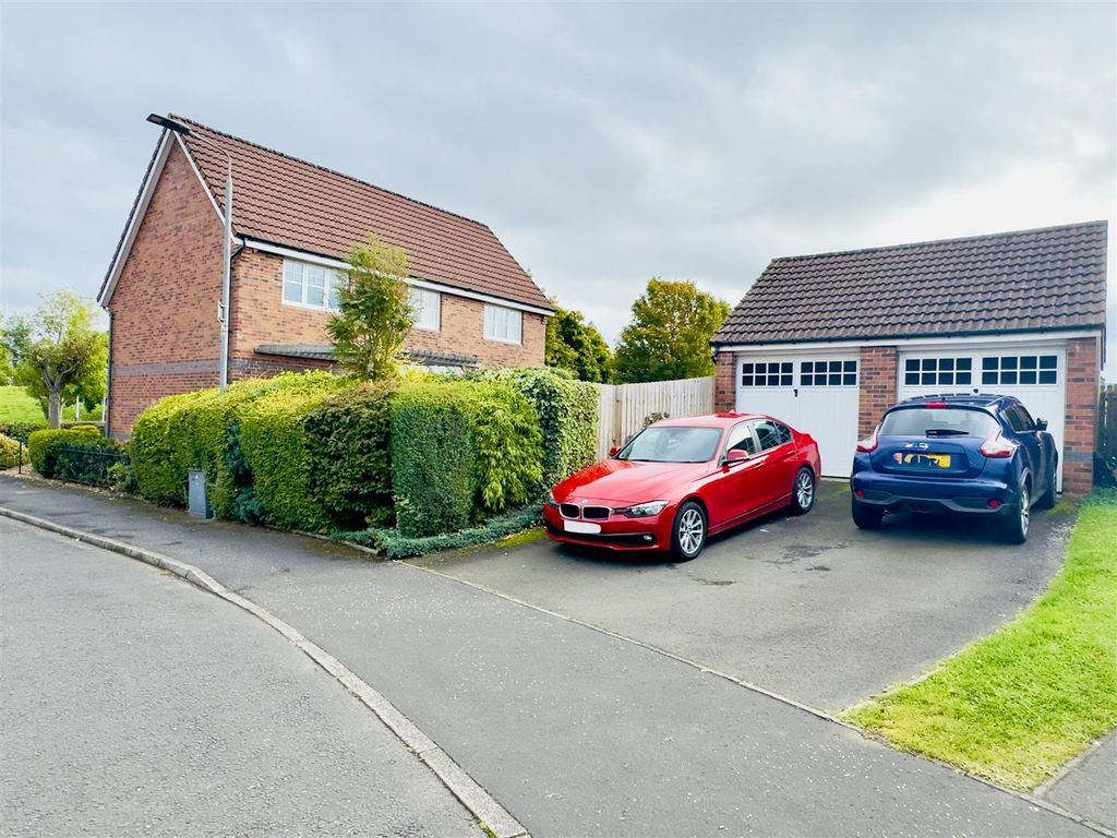 Property photo 2 of 32 Driveway