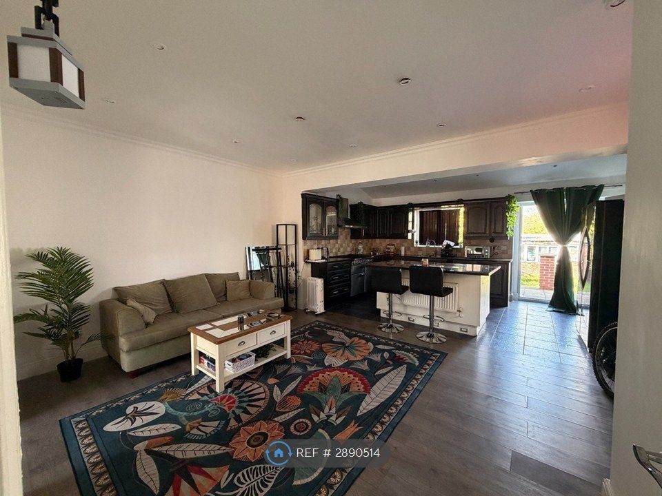 Property photo 1 of 22 Living Room