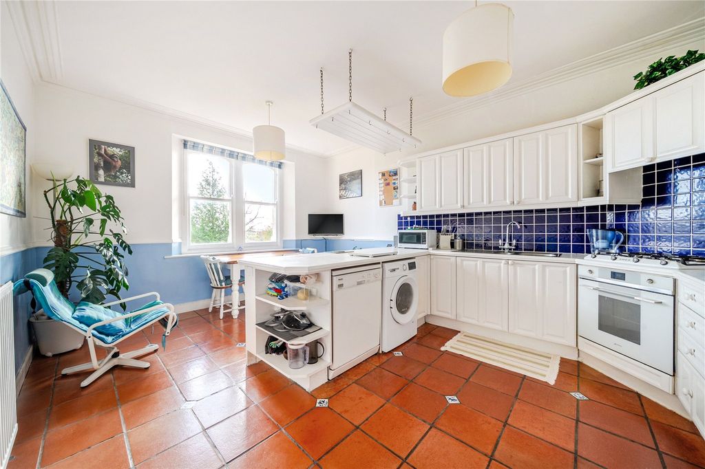 Property photo 2 of 20 Picture No. 12