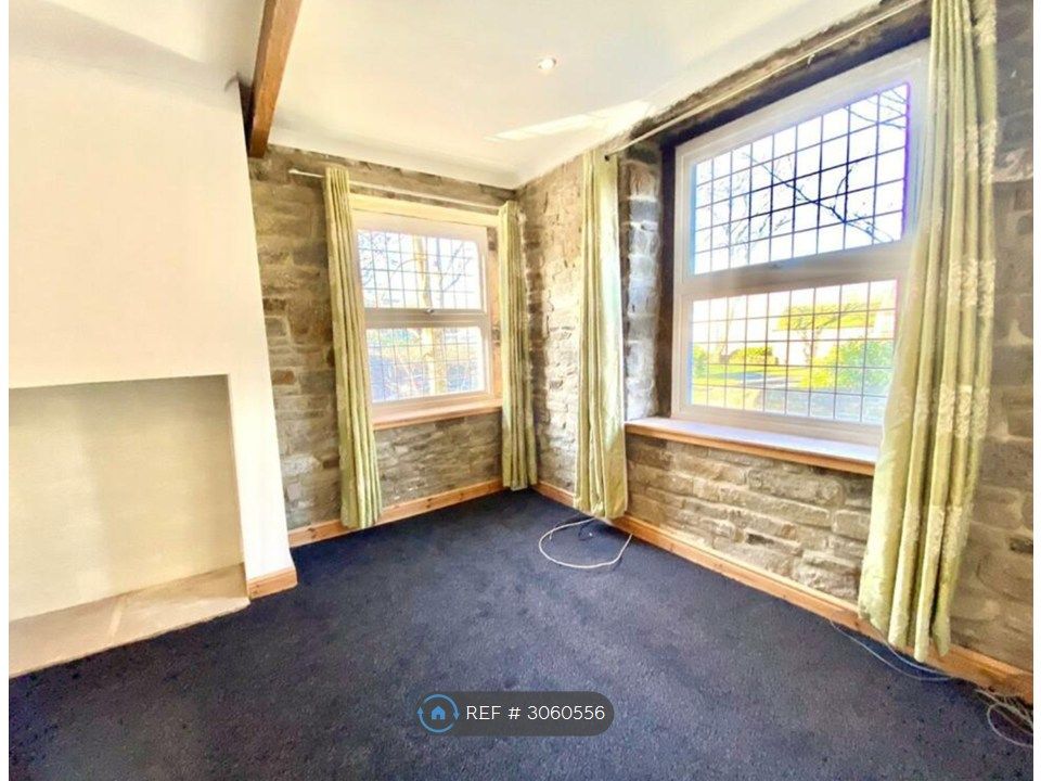 Property photo 3 of 12 Living
