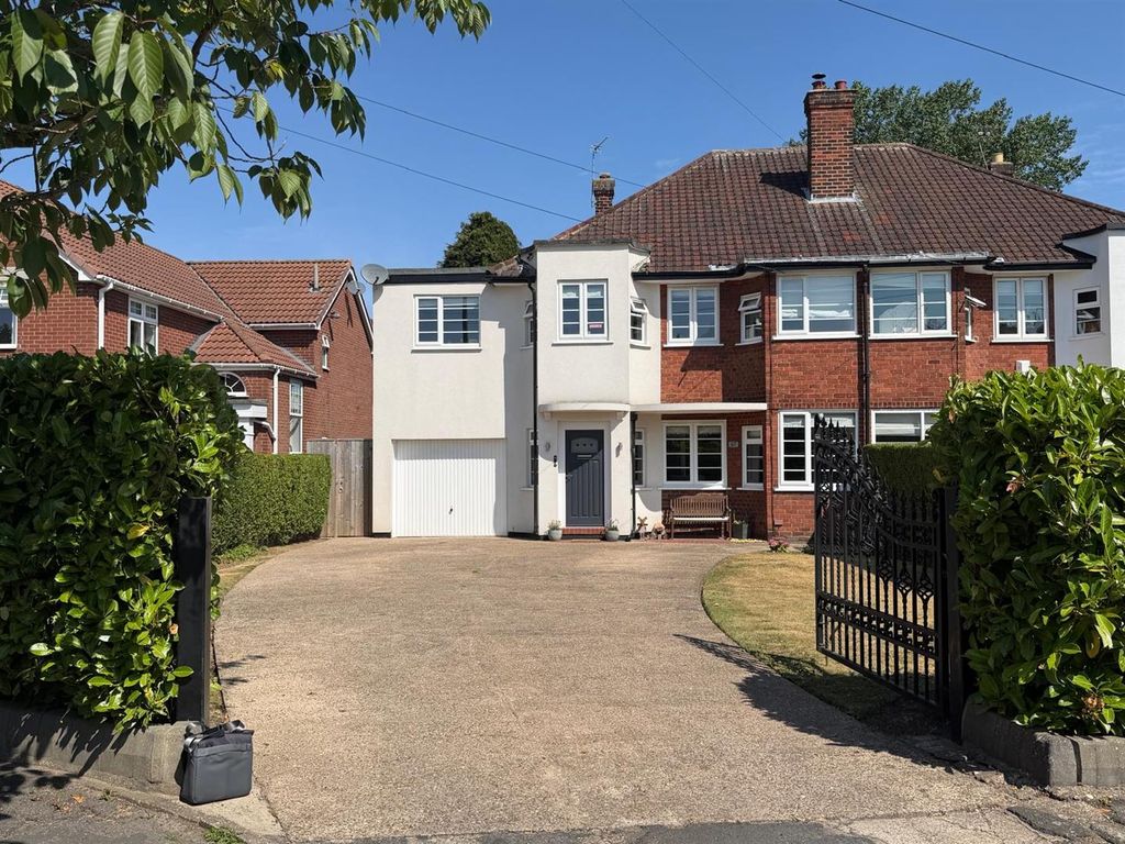 Property photo 1 of 33 West Ella Way - Main