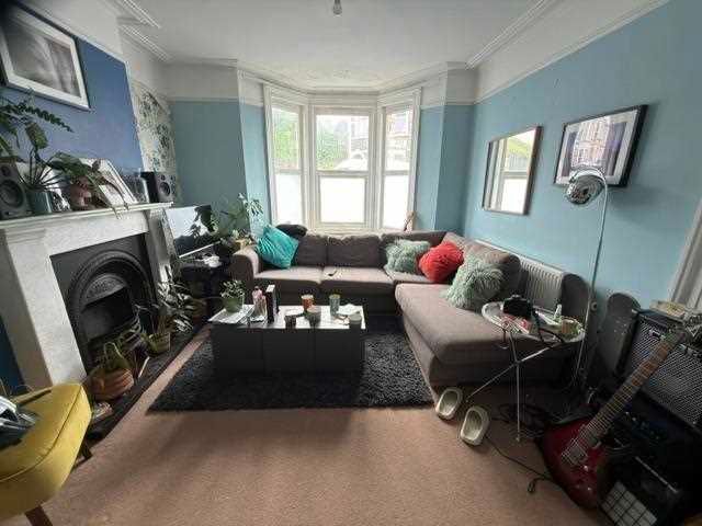 Property photo 3 of 7 Lounge