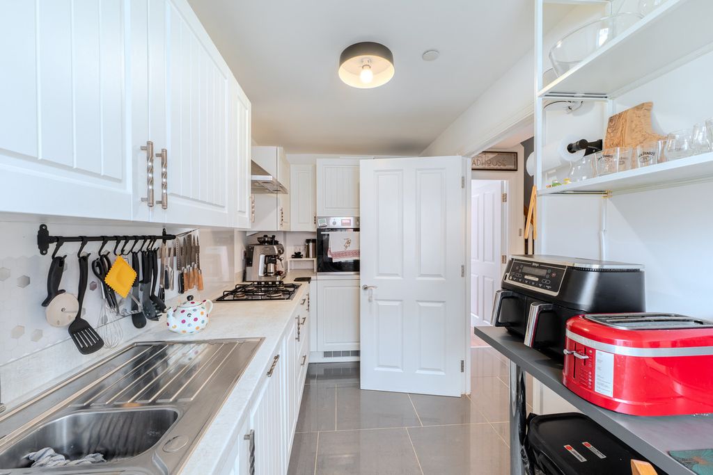 Property photo 3 of 24