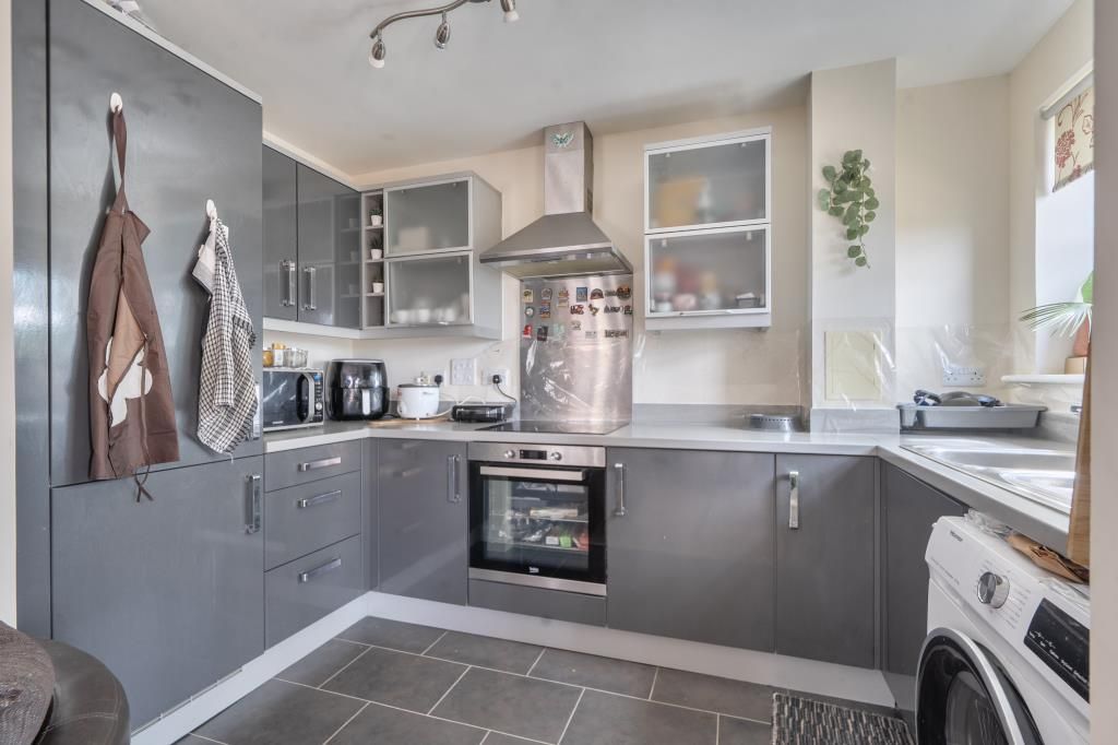Property photo 3 of 19 Kitchen