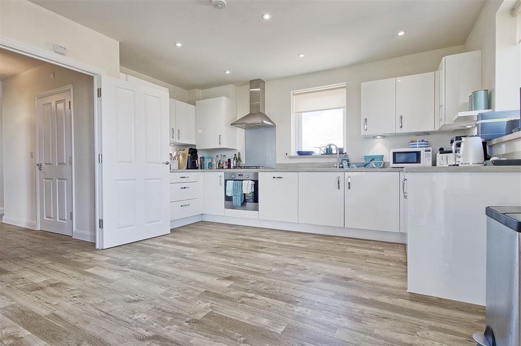 Property photo 2 of 13 Kitchen 2.Jpg