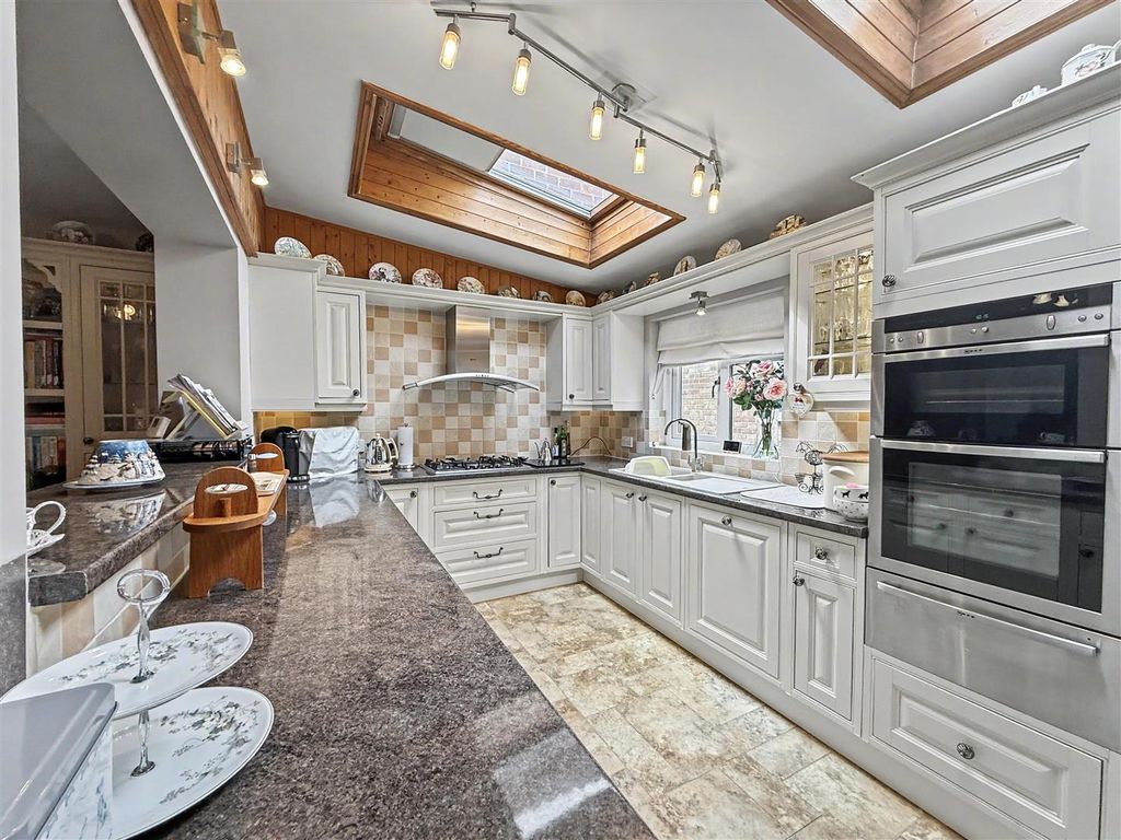 Property photo 2 of 17 Kitchen