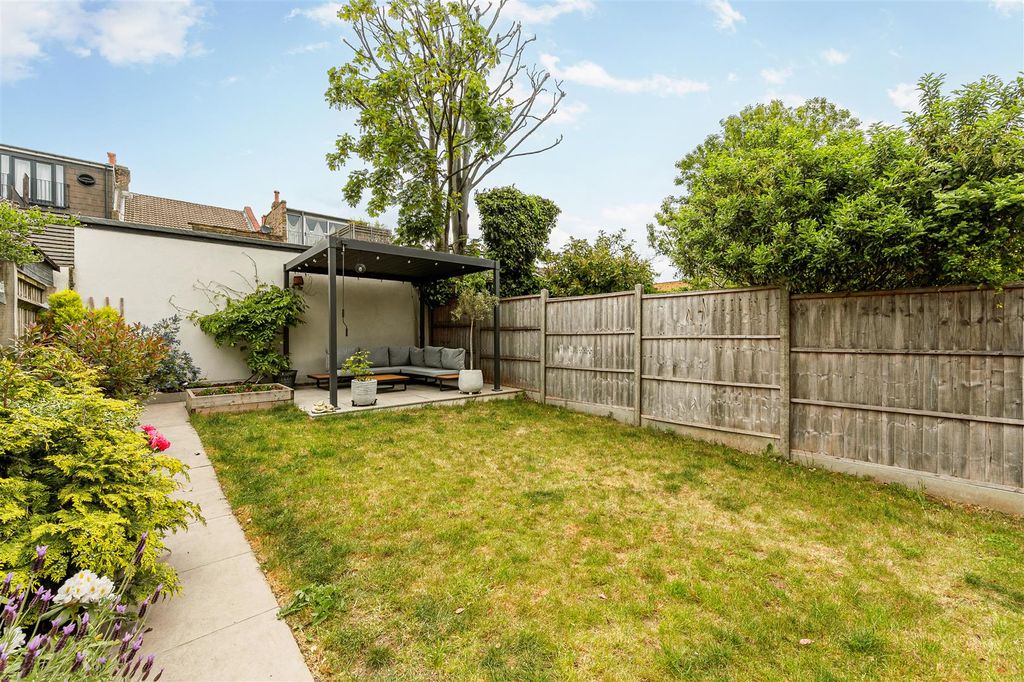 Property photo 2 of 12
