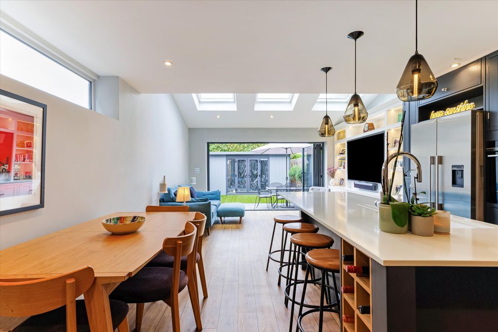 Property photo 2 of 12 Image