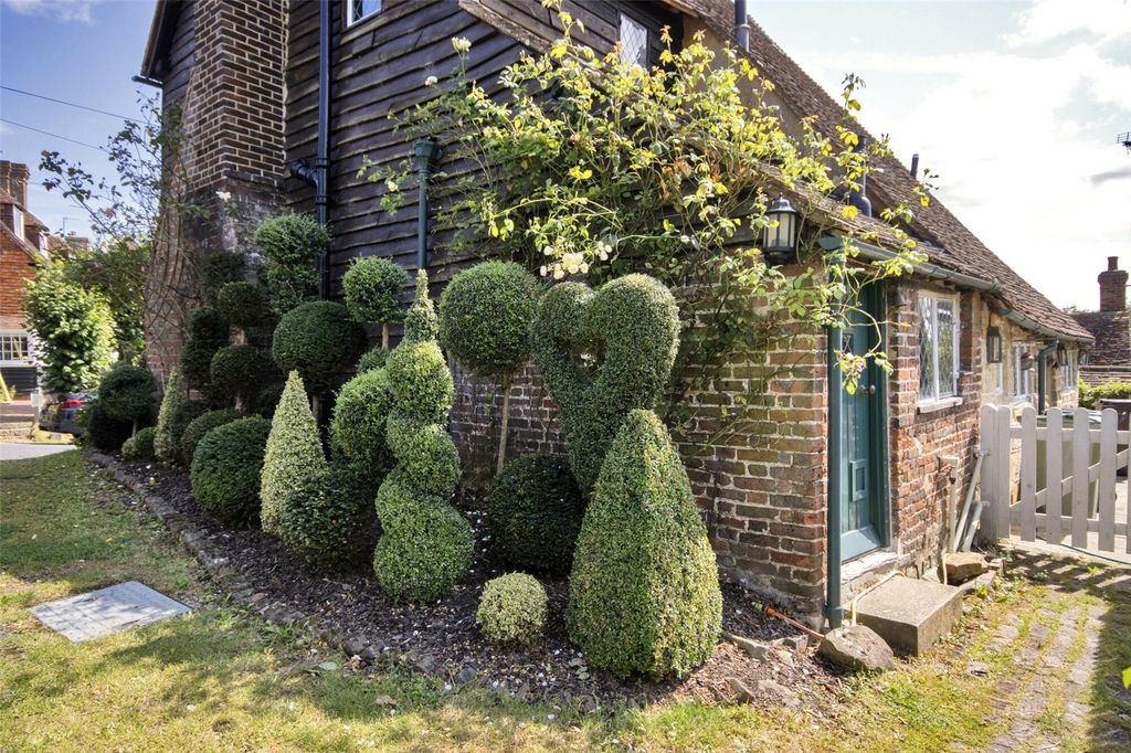 Property photo 3 of 20 Topiary