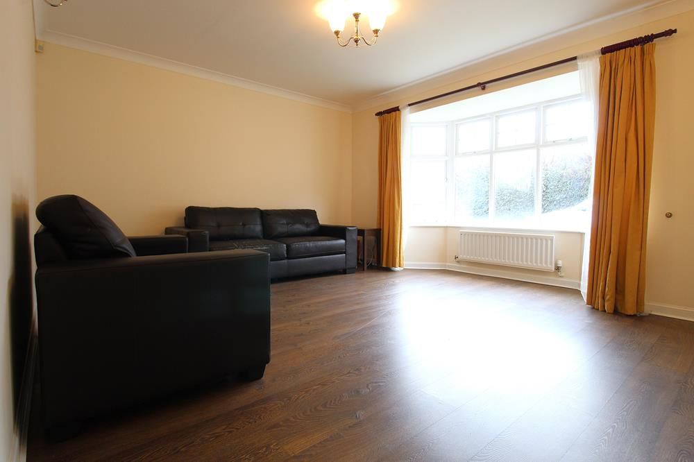 Property photo 2 of 16 Lounge Alt