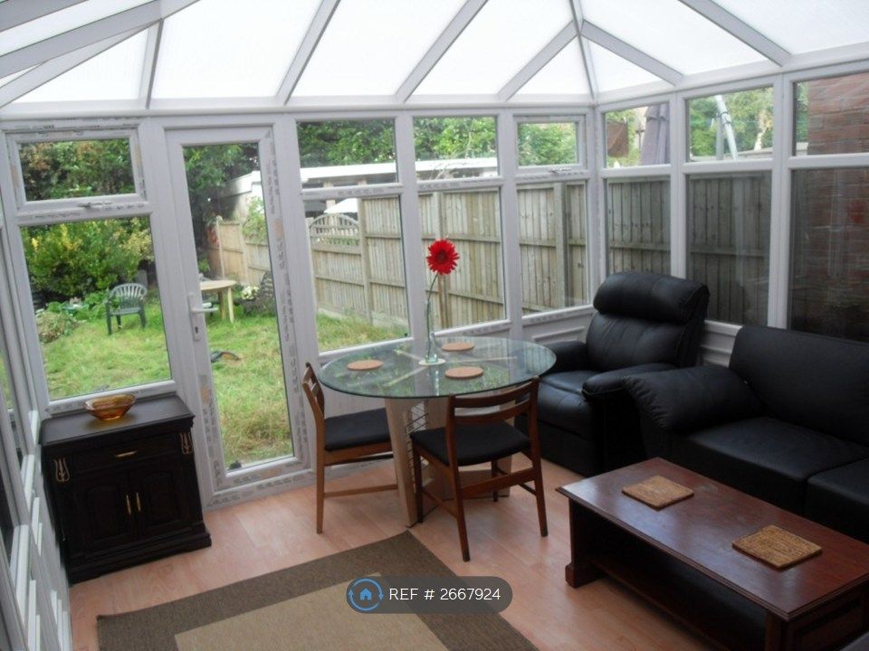 Property photo 3 of 7 Lounge