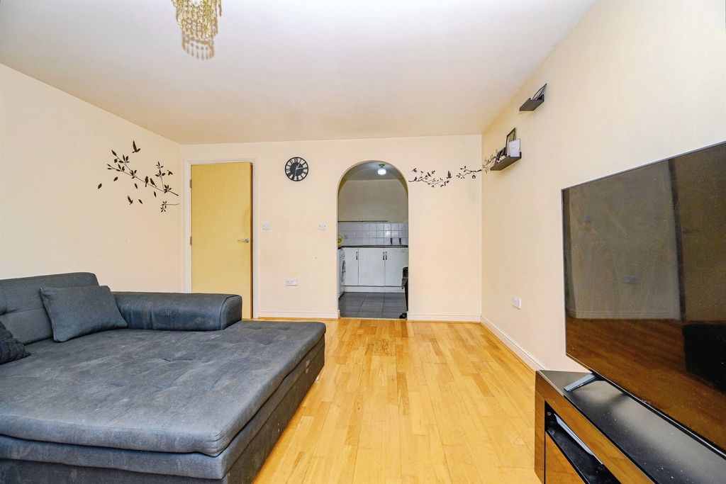 Property photo 2 of 17
