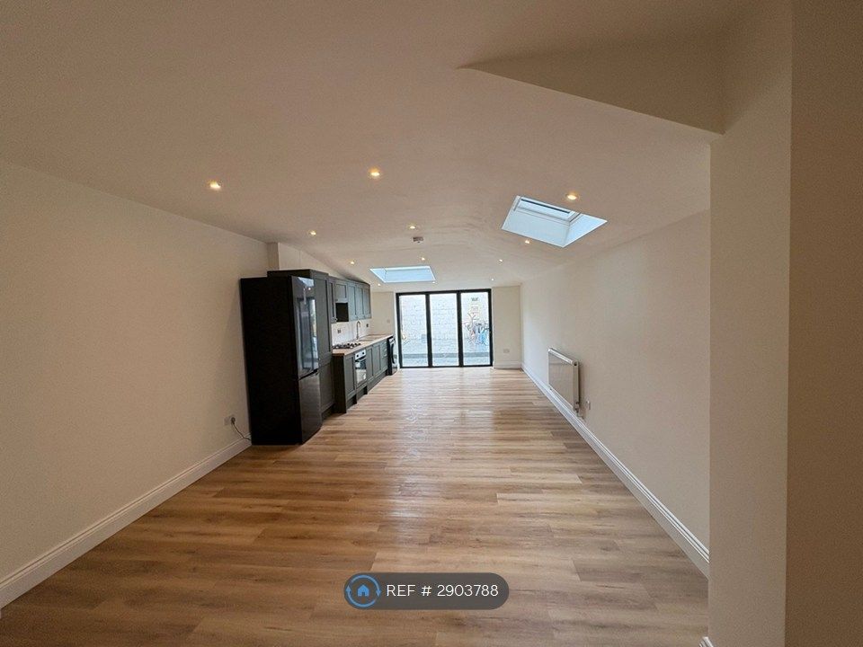 Property photo 2 of 31