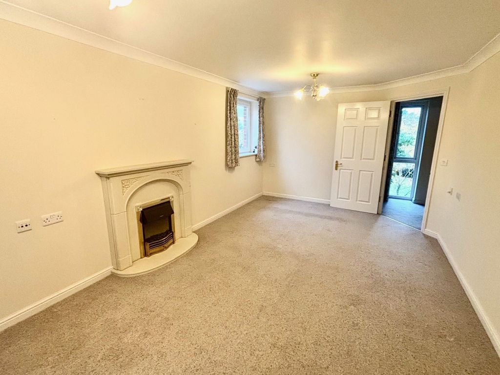 Property photo 2 of 8 Lounge