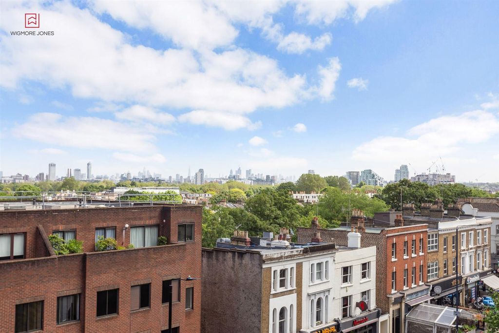 Property photo 1 of 14 Apartment 33, 121 Upper Richmon (24)_Low.Jpg