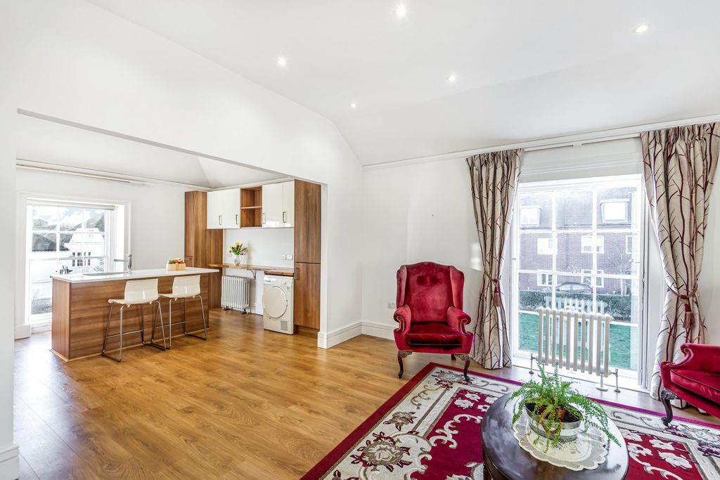 Property photo 2 of 10 Open Plan Living