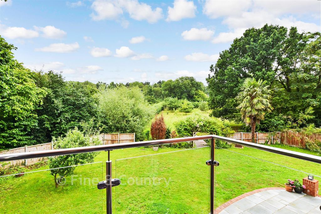 Property photo 1 of 23 Balcony / Terrace