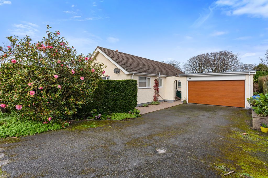 Property photo 2 of 28 Flossmoor, 13 Thornhill Park