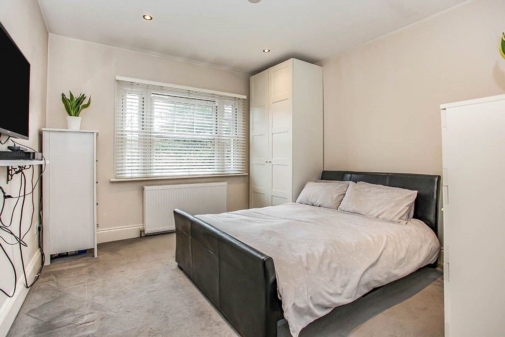 Property photo 3 of 8 Picture No. 10