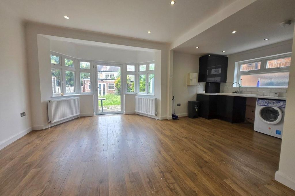 Property photo 2 of 18 Open Plan Kitchen / Dining Room