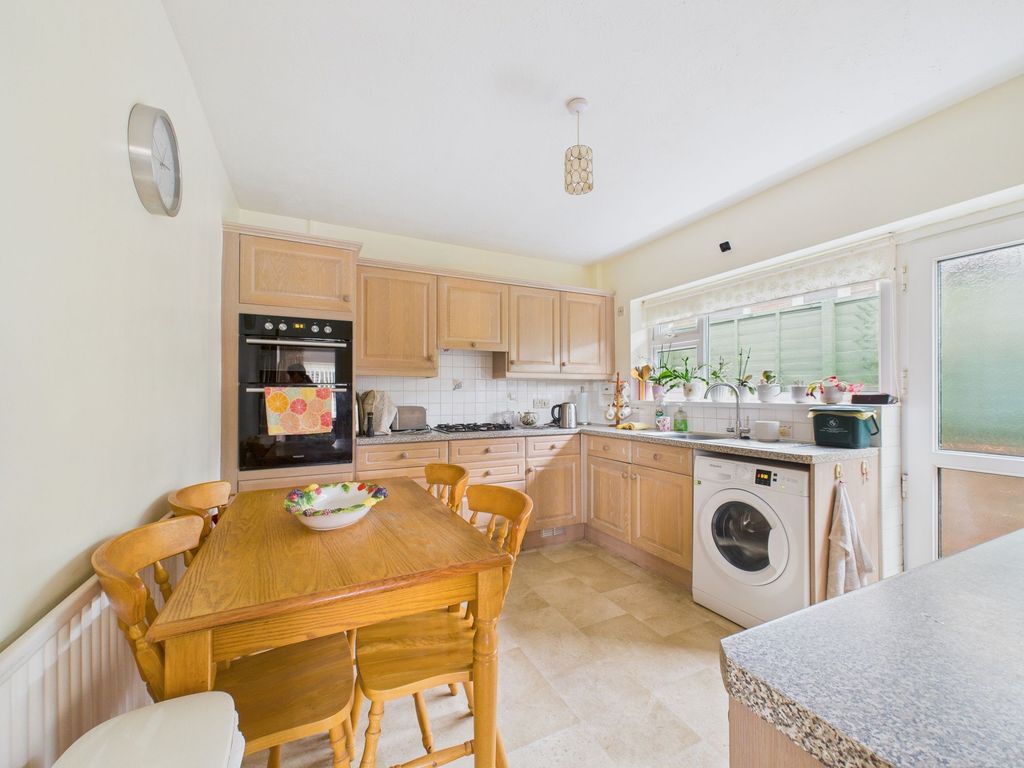 Property photo 2 of 27