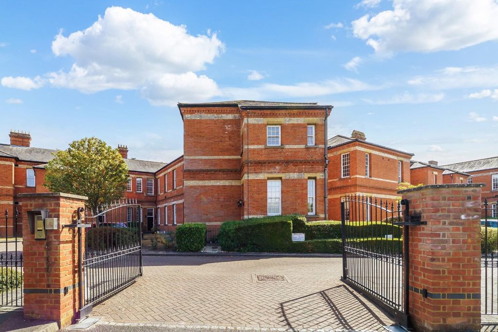 Property photo 1 of 13 Hunter Court