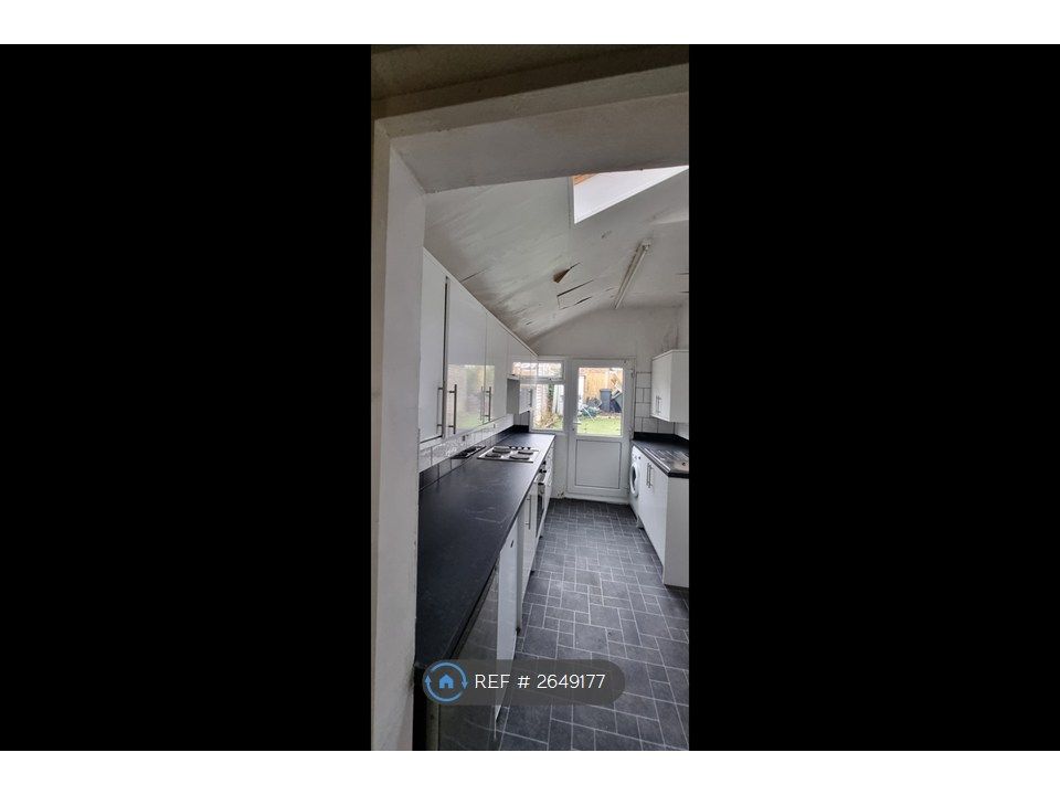 Property photo 3 of 10 Kitchen With Appliances