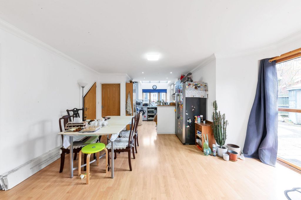 Property photo 3 of 27