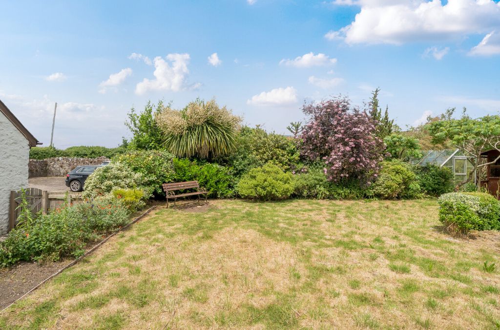 Property photo 3 of 35 1299128-5-683d5ee...