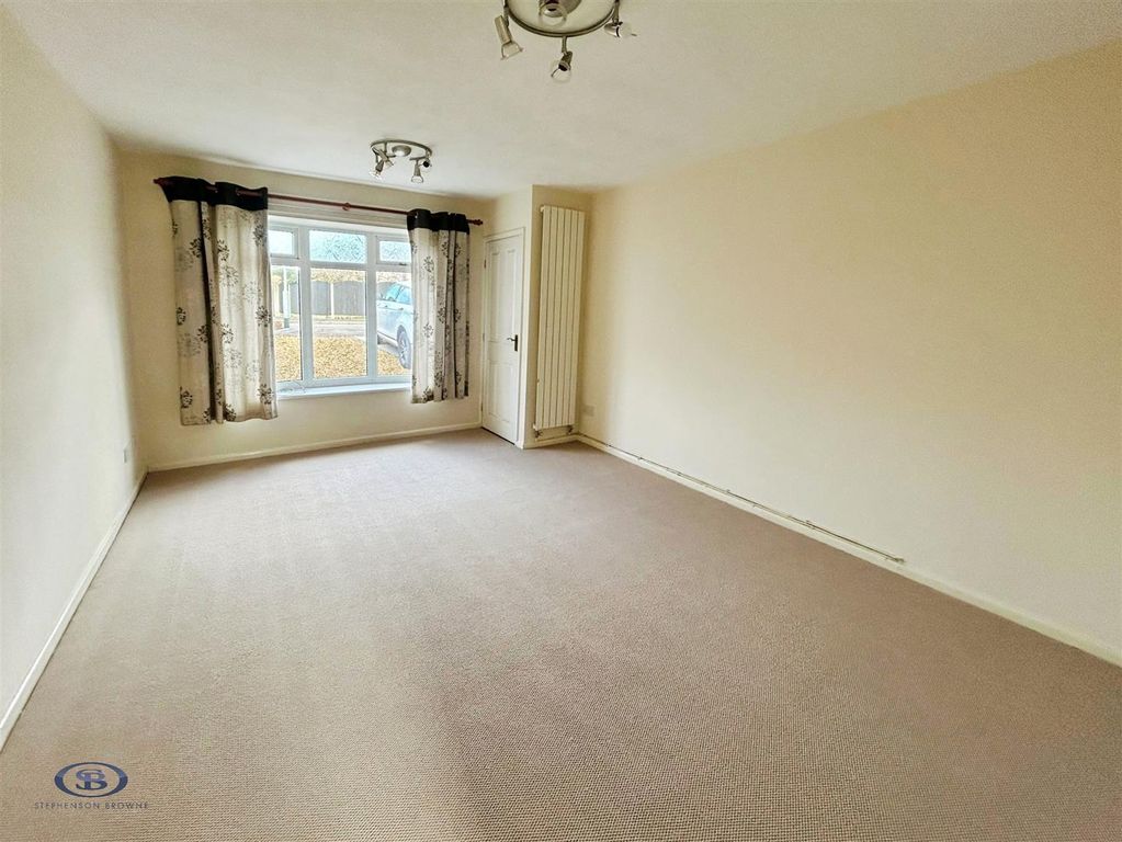 Property photo 2 of 10 2F845B53-Lounge.Jpg