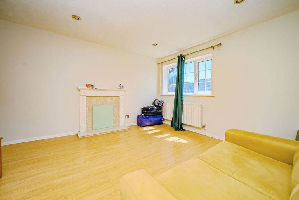 Property photo 3 of 10 Photo