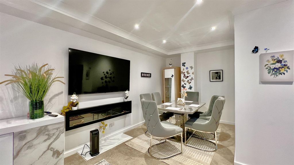 Property photo 3 of 8 Reception Room