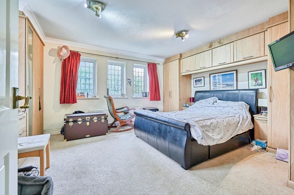 Property photo 3 of 20