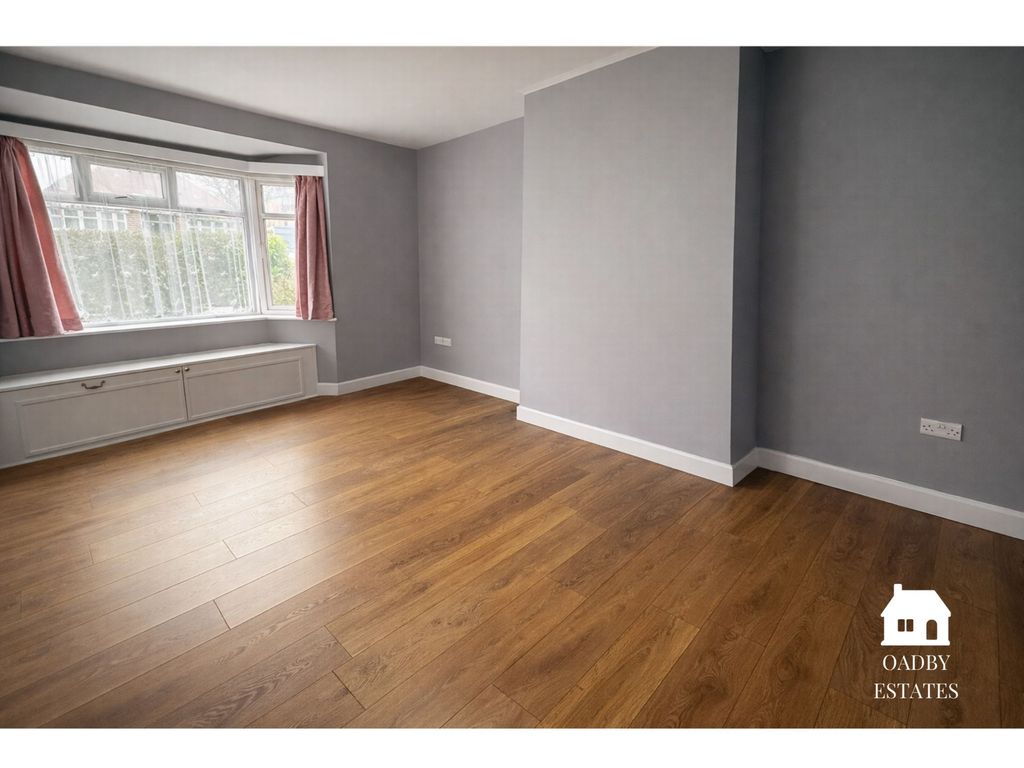 Property photo 2 of 8 Lounge