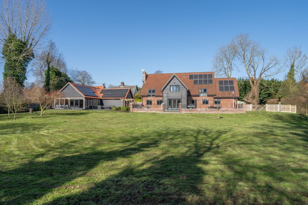 Property photo 1 of 32