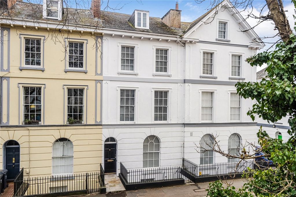 Property photo 1 of 17 Richmond Road