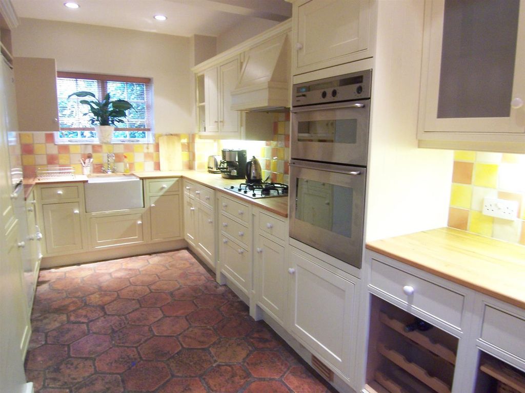 Property photo 2 of 9 Kitchen.Jpg