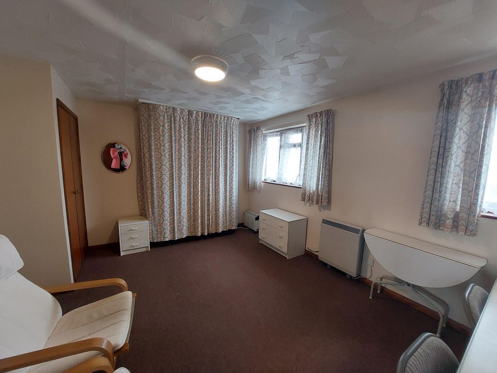 Property photo 3 of 5 Living Room