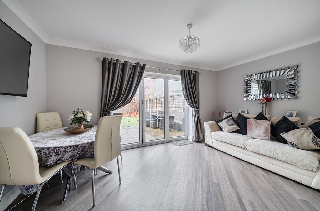 Property photo 3 of 24 1380880-14-691731...