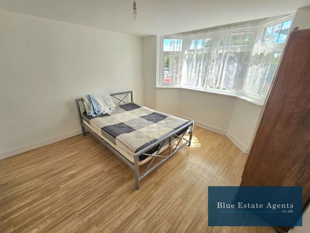 Property photo 1 of 7 Bedroom